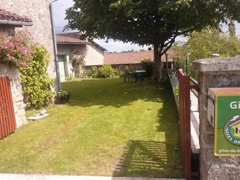 Cottage By The Chateau With Pool In National Parc Les Salles-Lavauguyon Exterior photo